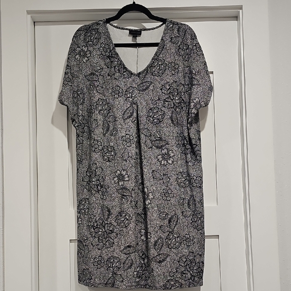 J. Jill Black and White V-Neck Mini Dress - Picture 2 of 7